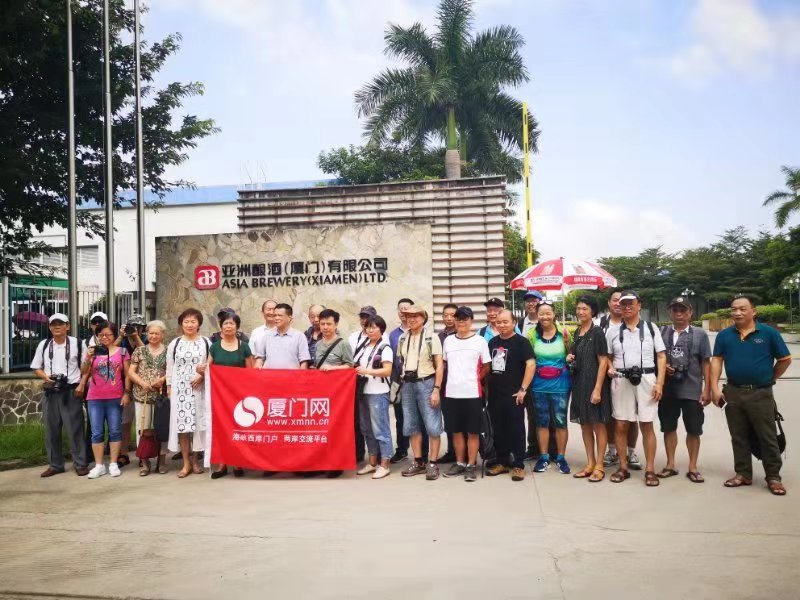 廈門網(wǎng)網(wǎng)友采風團走進亞釀 見證老字號品牌工藝傳承